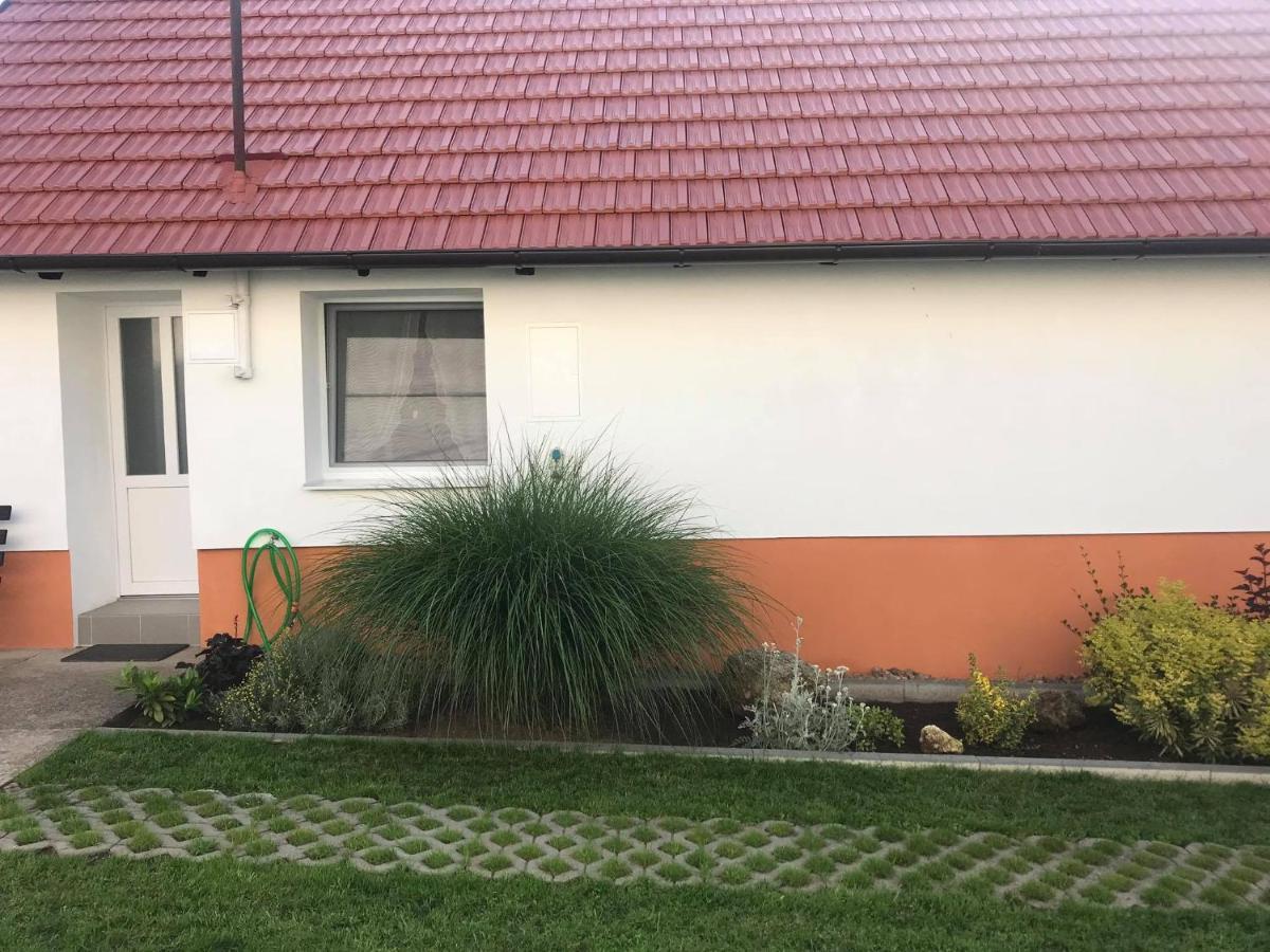 Chalupa Na Lipove V Hlohovci Hlohovec Bagian luar foto